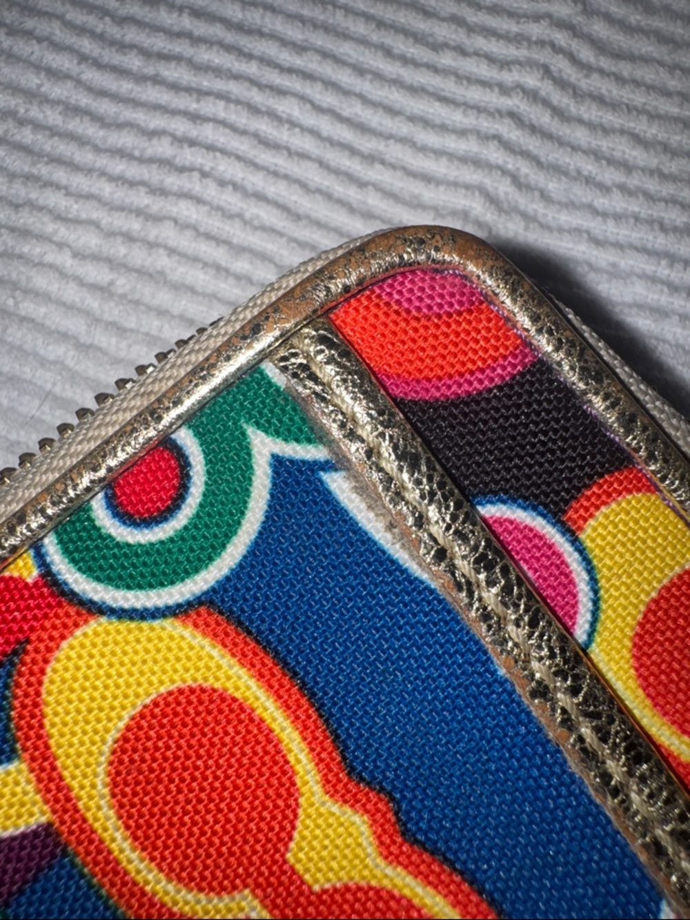 Coach Poppy early 2000’s Pop C Graffiti multicolor wristlet - Picture 8 of 16
